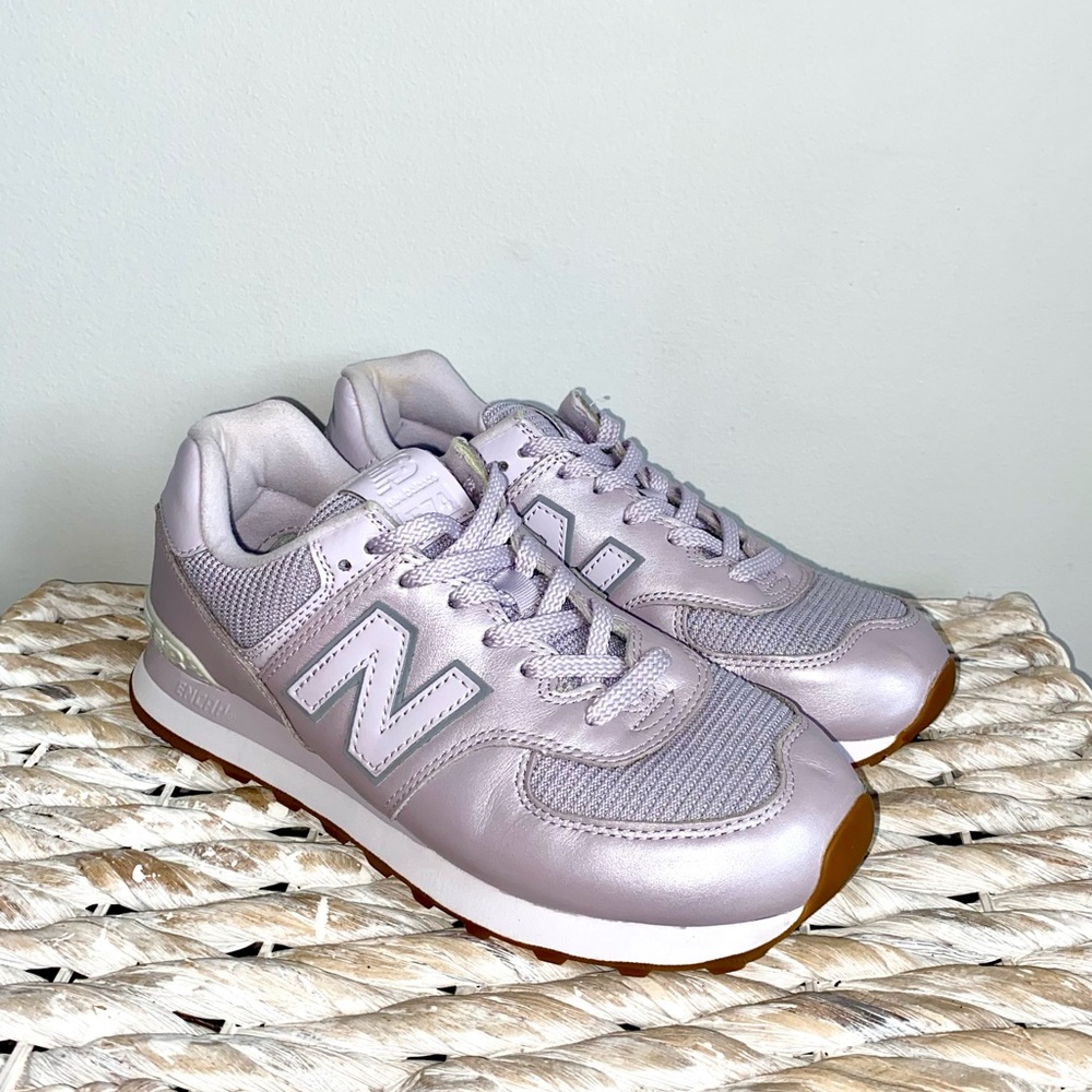 Women’s New Balance Lavender Faux Leather Size 10 Sneakers